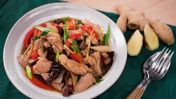 Pad Khing (Fresh Ginger) at Pin Toh Asian